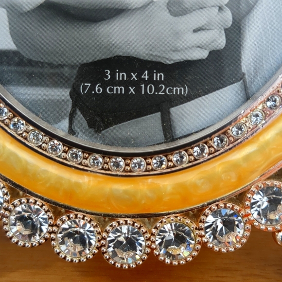 NWTs Standing Oval Picture Frame 3 inch X 4 inch - Picture 3 of 5